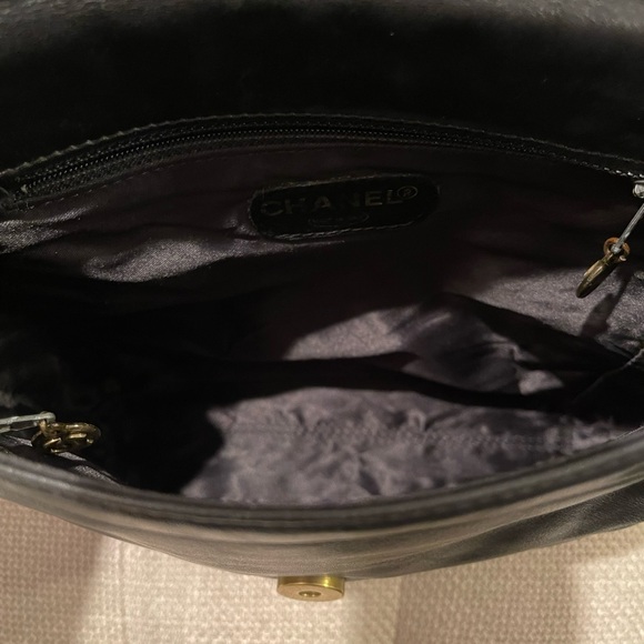 CHANEL Belt Bag in vintage condition - Picture 10 of 16